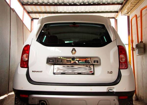 Установка спойлера чистое стекло на Рено Дастер Все о процессе установки