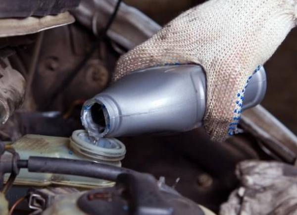 Выбор и замена тормозной жидкости Выбор и замена тормозной жидкости