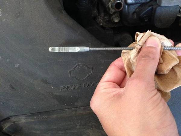 Большой расход масла в двигателе: возможные причины Большой расход масла в двигателе: возможные причины