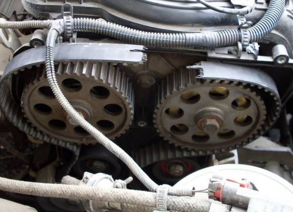 Чем опасен обрыв ремня ГРМ Чем опасен обрыв ремня ГРМ