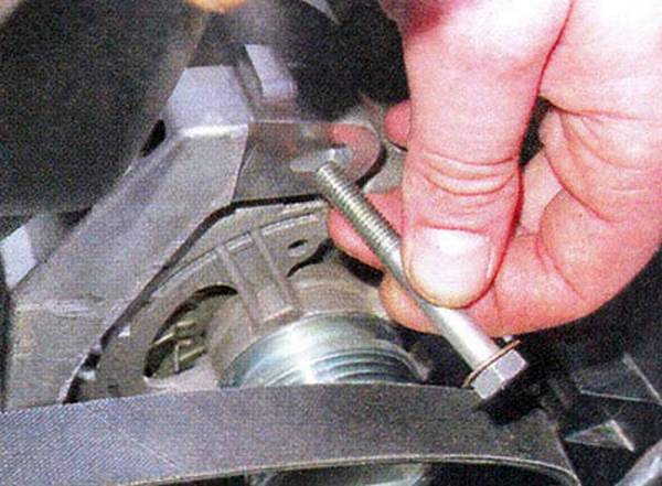 Генератор на «Лада Приора» с кондиционером: как снять правильно?