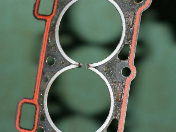 Как грамотно проверить уровень тосола в расширительном бачке Как грамотно проверить уровень тосола в расширительном бачке