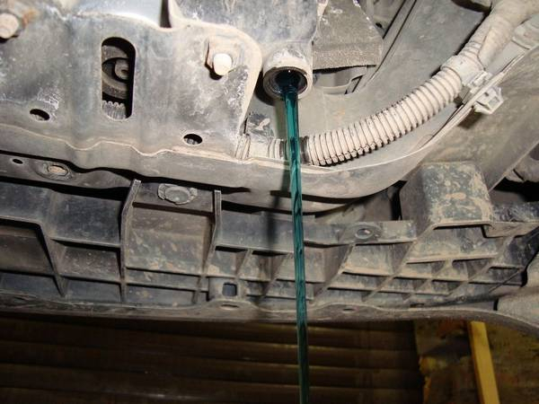 Как полностью слить охлаждающую жидкость? Делаем сами