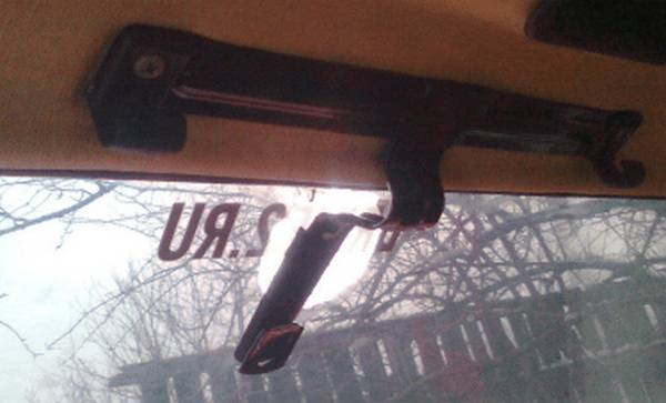 Как приклеить зеркало заднего вида на лобовое стекло? Как приклеить зеркало заднего вида на лобовое стекло?