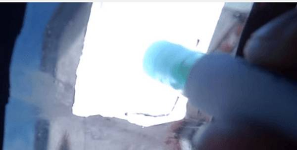 Как приклеить зеркало заднего вида на лобовое стекло? Как приклеить зеркало заднего вида на лобовое стекло?