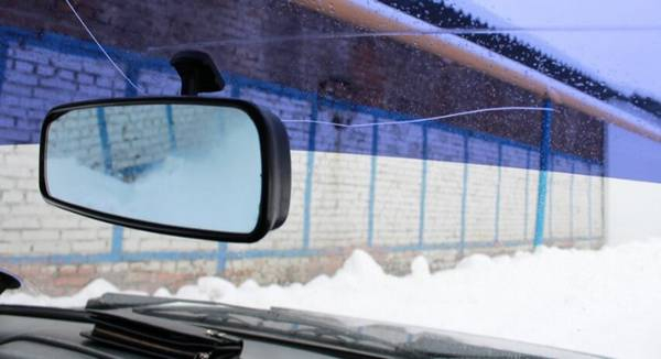 Как приклеить зеркало заднего вида на лобовое стекло? Как приклеить зеркало заднего вида на лобовое стекло?