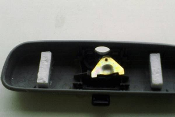 Как приклеить зеркало заднего вида на лобовое стекло? Как приклеить зеркало заднего вида на лобовое стекло?