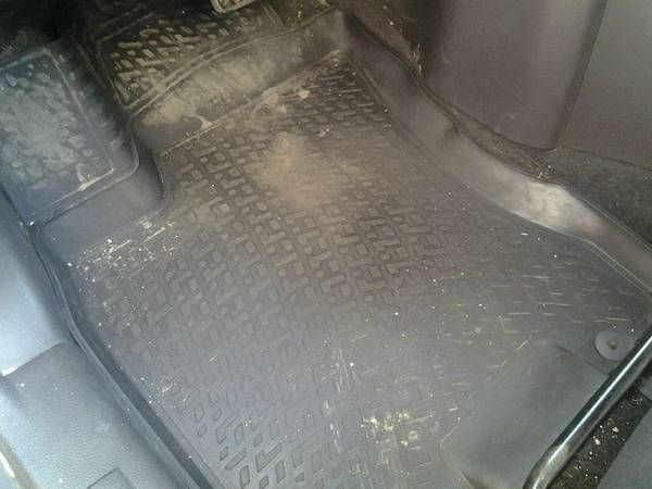 Как просушить салон автомобиля под ковриками? Народные способы без затрат Как просушить салон автомобиля под ковриками? Народные способы без затрат