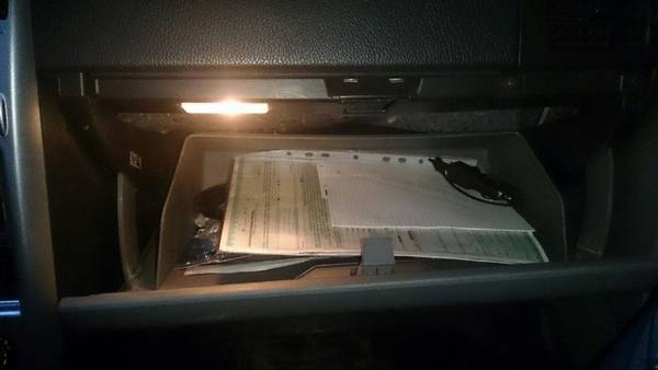 Как снять бардачок на Калине и Приоре? Самый простой способ