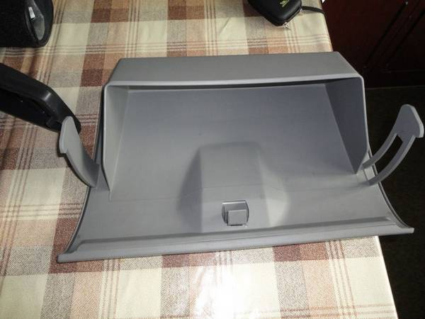 Как снять бардачок на Калине и Приоре? Самый простой способ