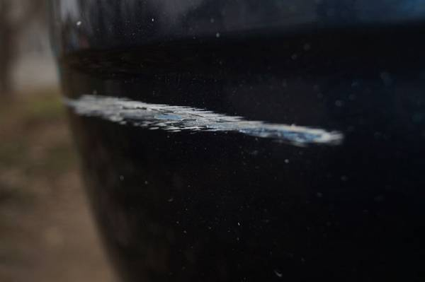 Как закрасить царапину на машине своими руками? 3 отличных способа Как закрасить царапину на машине своими руками? 3 отличных способа