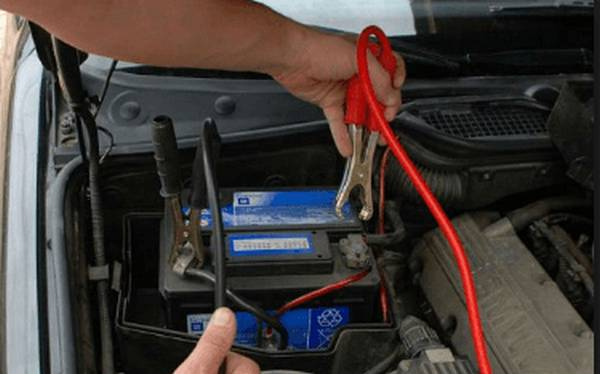 Какая должна быть плотность электролита в аккумуляторе? Какая должна быть плотность электролита в аккумуляторе?