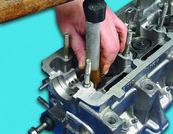 Каков порядок затяжки болтов головки блока цилиндров? Каков порядок затяжки болтов головки блока цилиндров?