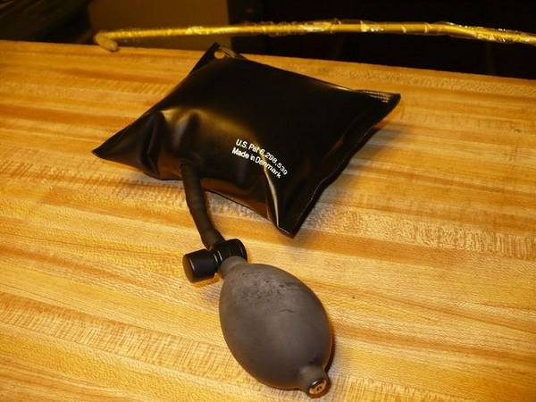 Масса способов, как открыть машину при неработающем аккумуляторе