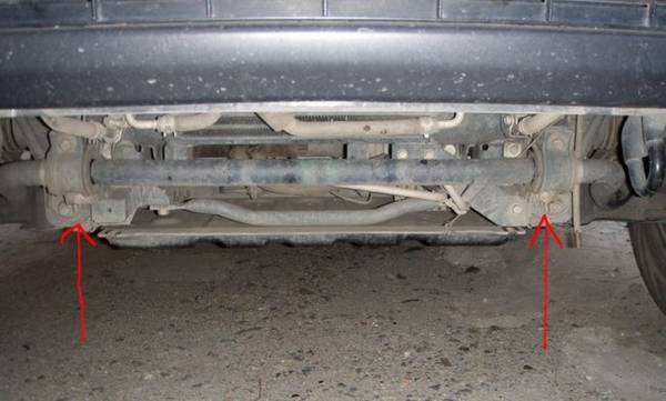 Меняем втулки стабилизатора поперечной устойчивости Меняем втулки стабилизатора поперечной устойчивости