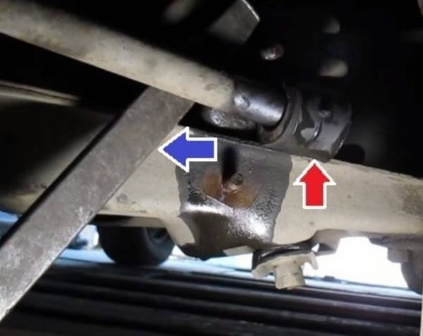 Меняем втулки стабилизатора поперечной устойчивости Меняем втулки стабилизатора поперечной устойчивости