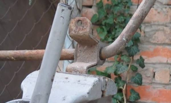 Меняем втулки стабилизатора поперечной устойчивости Меняем втулки стабилизатора поперечной устойчивости