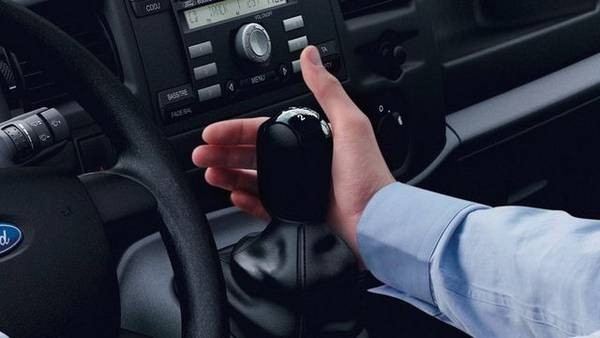 На заведённом двигателе не включаются передачи