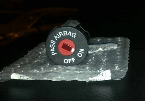 Отключение подушки безопасности переднего пассажира Отключение подушки безопасности переднего пассажира