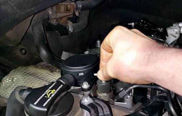 Почему двигатель заводится и глохнет: описание основных причин Почему двигатель заводится и глохнет: описание основных причин