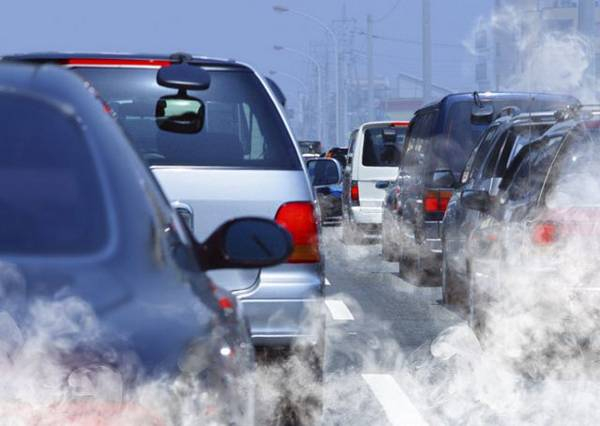 Почему с бензинового двигателя через выхлопную идет белый дым