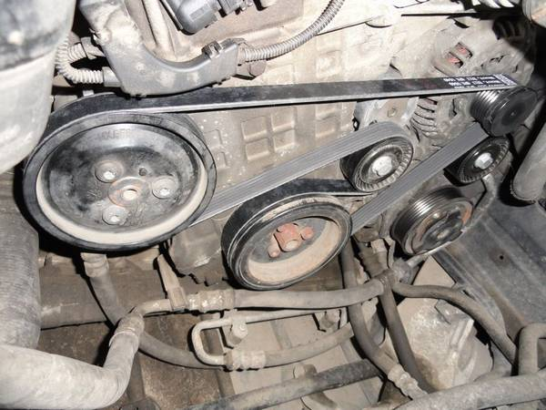 Почему свистит ремень генератора при нагрузке и на холодную? Раздражает? Поправимо Почему свистит ремень генератора при нагрузке и на холодную? Раздражает? Поправимо