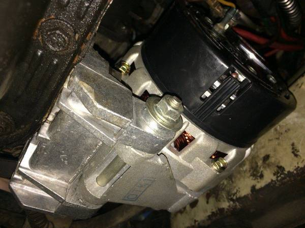 Почему свистит ремень генератора при нагрузке и на холодную? Раздражает? Поправимо Почему свистит ремень генератора при нагрузке и на холодную? Раздражает? Поправимо