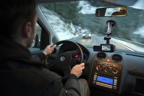 Почему возникает стук в двигателе на холодную?