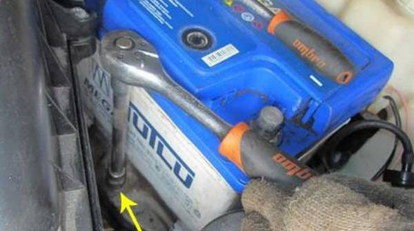 Полезная информация о снятии и установке аккумулятора