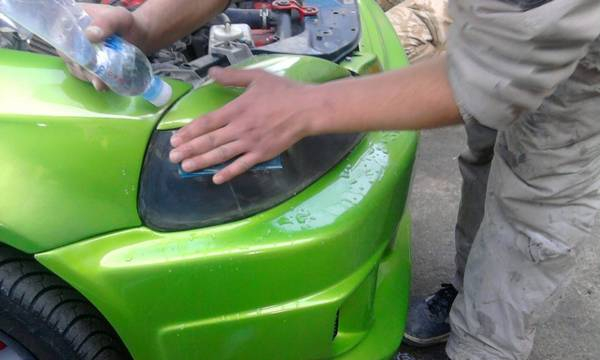 Полировка стекол фар автомобиля своими руками