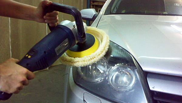 Полировка стекол фар автомобиля своими руками