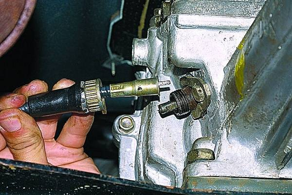 Привод спидометра кто нам считает километры? Привод спидометра кто нам считает километры?