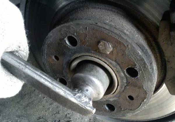 Процесс замены подшипника передней ступицы ВАЗ 2110 своими руками Процесс замены подшипника передней ступицы ВАЗ 2110 своими руками