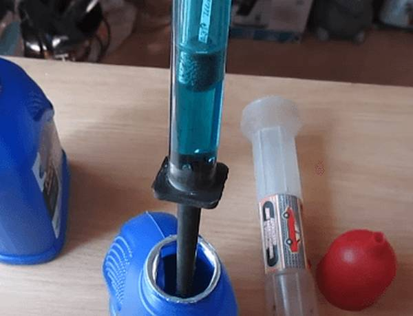 Проверка плотности антифриза, заливаемого в радиатор автомобиля Таблица плотности Проверка плотности антифриза, заливаемого в радиатор автомобиля Таблица плотности