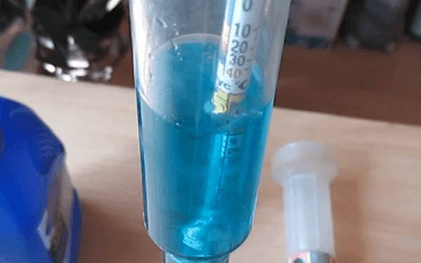 Проверка плотности антифриза, заливаемого в радиатор автомобиля Таблица плотности Проверка плотности антифриза, заливаемого в радиатор автомобиля Таблица плотности