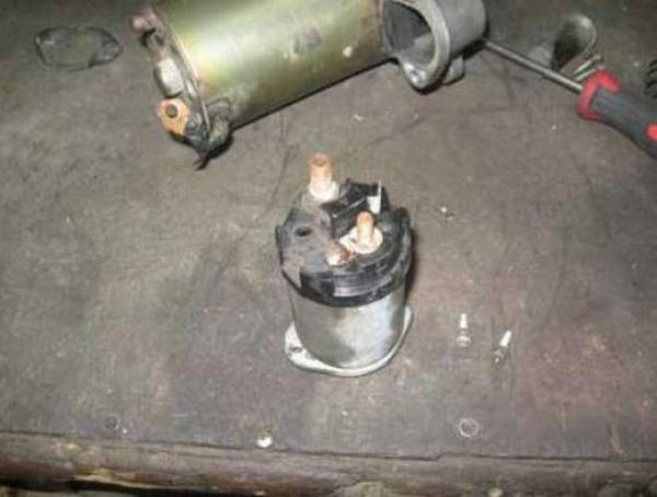 Реле стартера автомобиля ВАЗ 2112 самостоятельная разборка и замена Реле стартера автомобиля ВАЗ 2112 самостоятельная разборка и замена