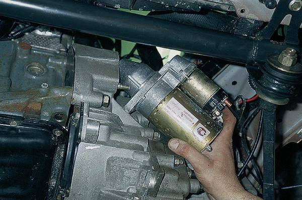 Реле стартера автомобиля ВАЗ 2112 самостоятельная разборка и замена Реле стартера автомобиля ВАЗ 2112 самостоятельная разборка и замена