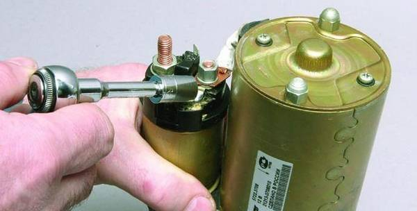 Реле стартера автомобиля ВАЗ 2112 самостоятельная разборка и замена Реле стартера автомобиля ВАЗ 2112 самостоятельная разборка и замена