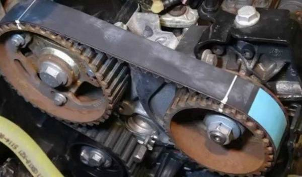 Ремень ГРМ Рено Логан: цена, замена своими руками 16, 14, 8 клапанов Ремень ГРМ Рено Логан: цена, замена своими руками 16, 14, 8 клапанов