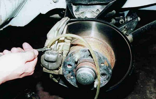 Самостоятельная прокачка тормозов Самостоятельная прокачка тормозов