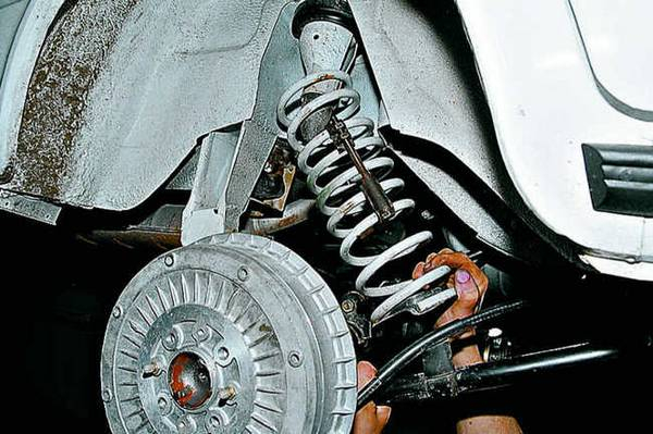 Самостоятельная замена задних пружин подвески: признаки, инструменты и алгоритм действий Самостоятельная замена задних пружин подвески: признаки, инструменты и алгоритм действий