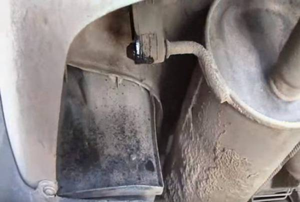 Самостоятельно меняем глушитель на автомобиле «Рено Логан» Самостоятельно меняем глушитель на автомобиле «Рено Логан»