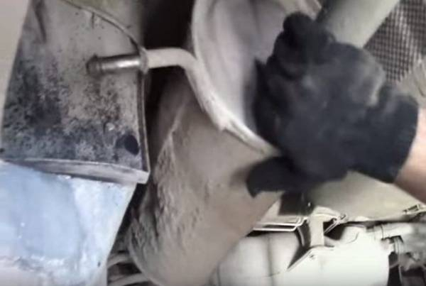 Самостоятельно меняем глушитель на автомобиле «Рено Логан» Самостоятельно меняем глушитель на автомобиле «Рено Логан»