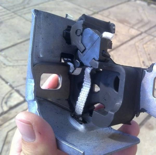 Самостоятельно меняем глушитель на автомобиле «Рено Логан» Самостоятельно меняем глушитель на автомобиле «Рено Логан»