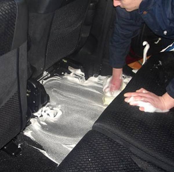 Средства и технология химчистки салона автомобиля своими руками Средства и технология химчистки салона автомобиля своими руками