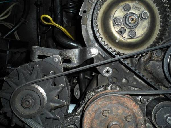 Свистит двигатель при запуске на холодную Свистит двигатель при запуске на холодную