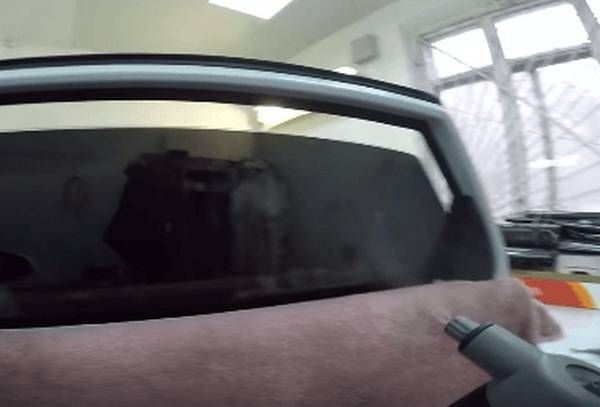 Тонировка заднего и боковых стекол автомобиля Тонировка заднего и боковых стекол автомобиля