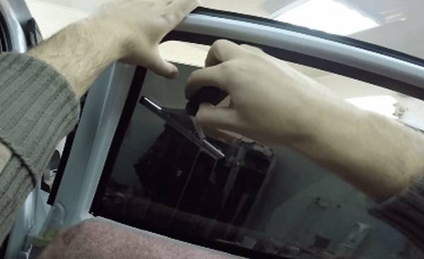 Тонировка заднего и боковых стекол автомобиля Тонировка заднего и боковых стекол автомобиля