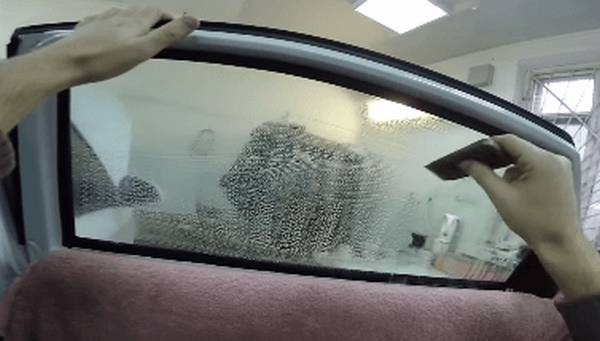 Тонировка заднего и боковых стекол автомобиля Тонировка заднего и боковых стекол автомобиля