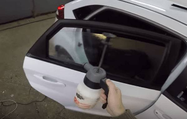 Тонировка заднего и боковых стекол автомобиля Тонировка заднего и боковых стекол автомобиля